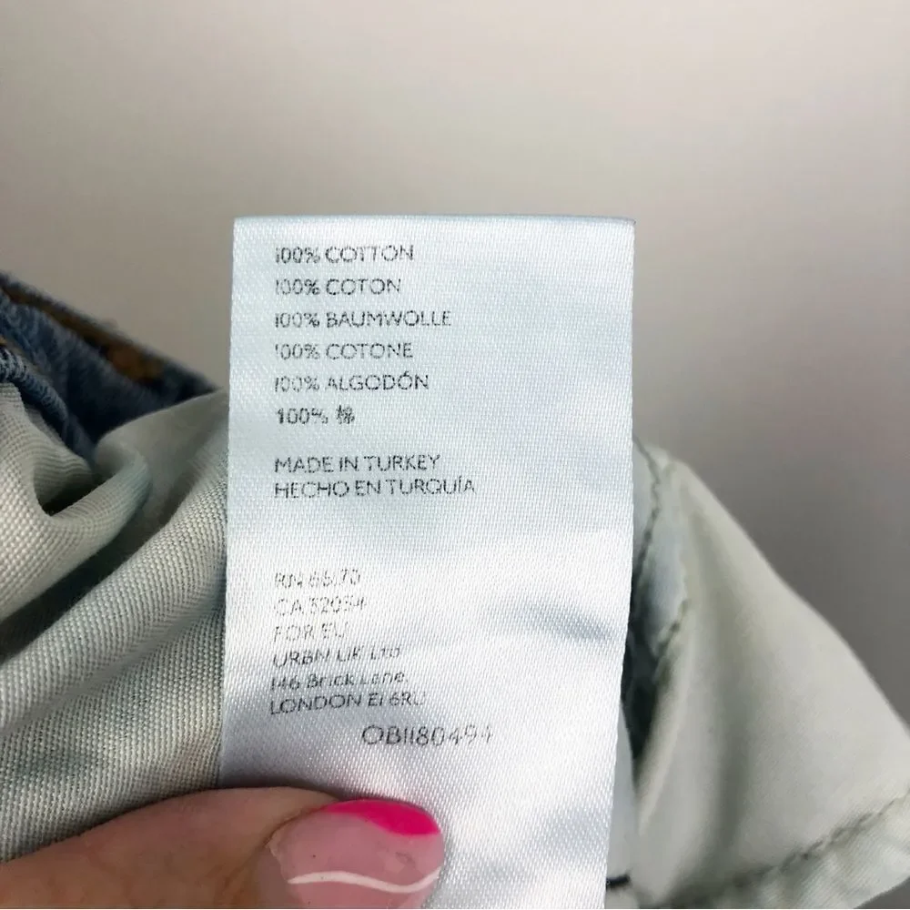 FREE PEOPLE | Distressed Raw Hem “Dirt” Knee Medium Wash Women’s Size 24 (00)